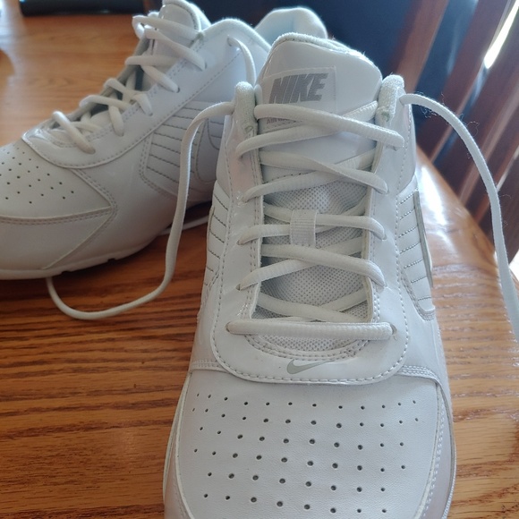 Nike Other - Nike Air Basleline Low
